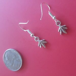 Sterling Silver 925 Dangle Earrings - Green Leaf